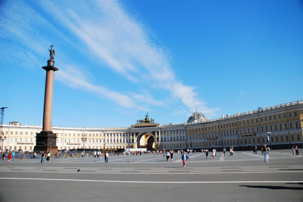 Palace_Square,_Saint_Petersburg,_Russia